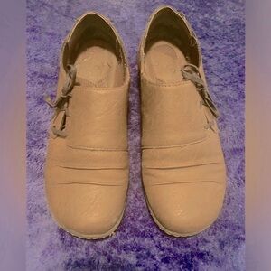 b.o.c woman’s slip on shoes